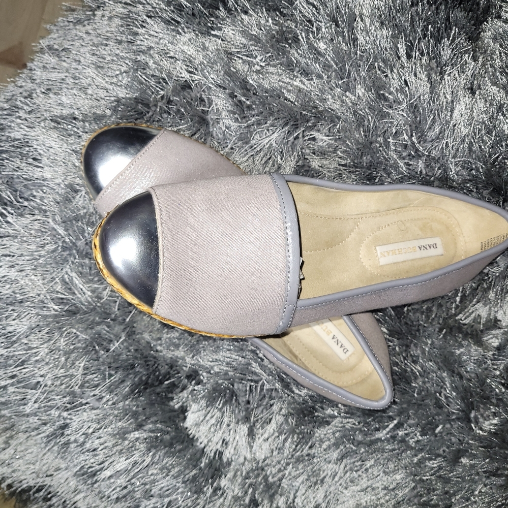 Flats - Picture 1 of 5
